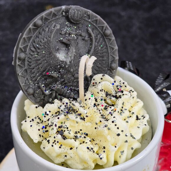 Scorpio Zodiac Candle Gift Set ✦ Scented Mug Candle + Handmade Resin Keychain - Picture 3 of 9